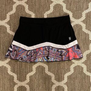 Sofibella tennis skirt, black with paisley print size medium